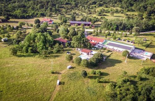 Fogliano Redipuglia House | Idyllic Bio-Agriturismo Parco Rurale with Pool & Hot Tub