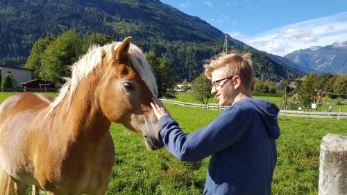 Obervellach House | Pet-Friendly Bio-Bauernhof Auernig with Hot Tub & Kitchen