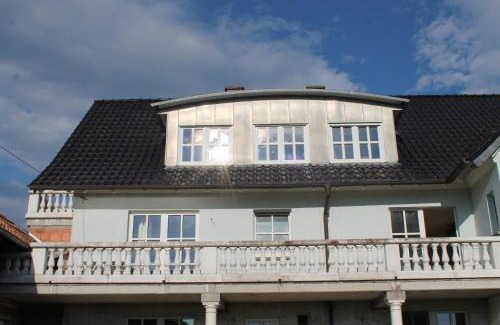Schleid Apartment | Cozy BIO-Bauernhof Rhön: Family-Friendly Retreat Awaits