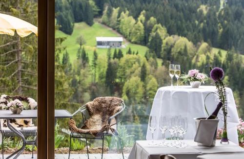 Balderschwang Hotel | Relax at Bio-Berghotel Ifenblick with Pool and Dining