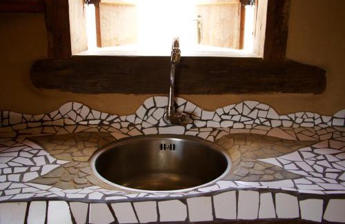 Carrancas Cabin | Family-Friendly Bio Chalé Carrancas with Kitchen Amenities