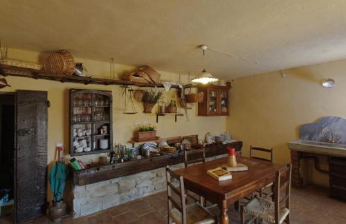 Figline e Incisa Valdarno House | Pet-Friendly Bioagriturismo Poderaccio with Spa & Hot Tub