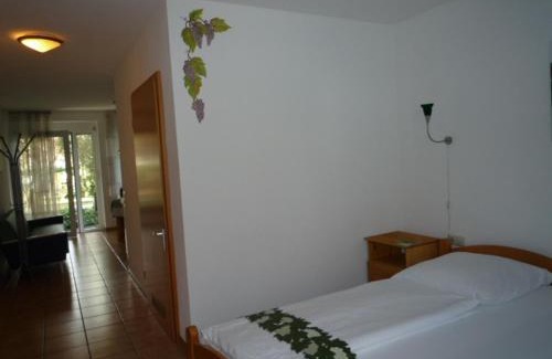 Hopfigheim Hotel | Discover Höpfigheimer Hof: Eco-Friendly Retreat with Wine Shop