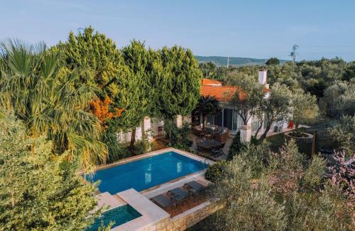 Urla Hotel | Discover Bir Dem Urla: Oceanfront Retreat with Pool