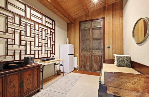 Olinda Apartment | Indulge in Birch Suite at Rocky Creek Art Garden