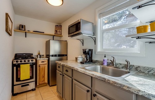 Lyons Cabin | Idyllic Birch Cabin: Scenic Mountain Views & River Plunge!