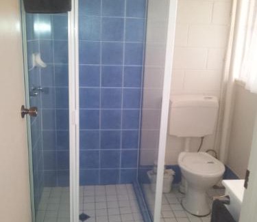 Bowen Hotel | Oceanfront Birch Motel Bowen with Pool & Family Amenities