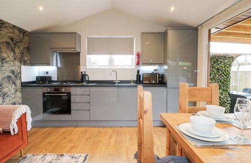 Swadlincote Cottage | Romantic Getaway at BIRCH: Cozy Cottage with Hot Tub