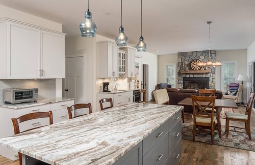 Bryant Pond House | Lakefront Bliss at Birch St - Rated 10/10 with Pool & Views