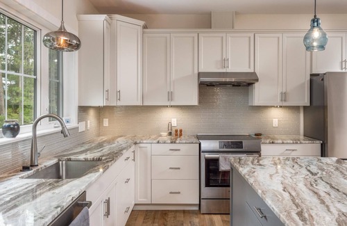 Bryant Pond House | Lakefront Bliss at Birch St - Rated 10/10 with Pool & Views