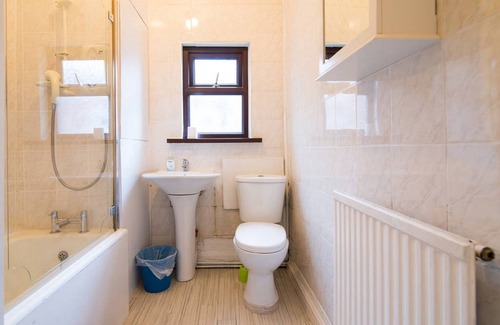 Manchester House | Comfortable Birchfields Guest House with Spa & Breakfast