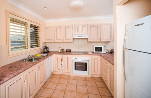 Mollymook Apartment | Exceptional Birchgrove Apartments: Oceanfront & Family-Friendly