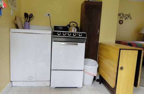 Ocean Park Cottage | Pet-Friendly Bird Cottage Studio with Ocean View and Breakfast