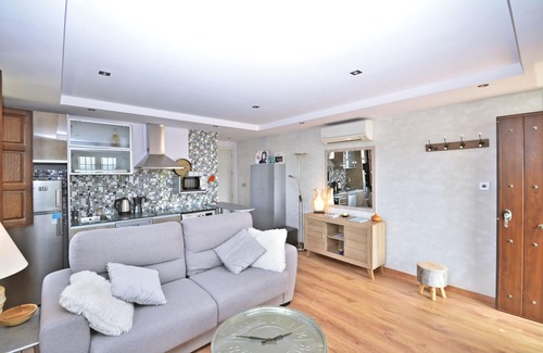 Beiro Apartment | Experience Panoramic Views with Private Parking and Spa