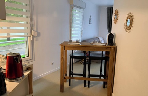 Zone Activite Nord-Ouest Apartment | Cozy Bird Hill: Family-Friendly Stay with Breakfast Included