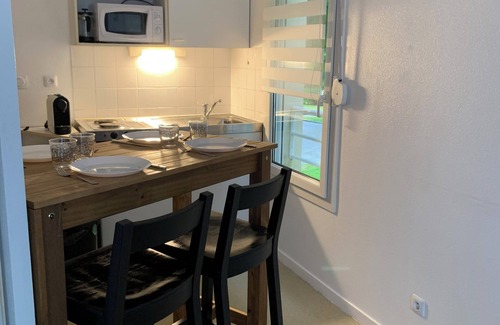 Zone Activite Nord-Ouest Apartment | Cozy Bird Hill: Family-Friendly Stay with Breakfast Included