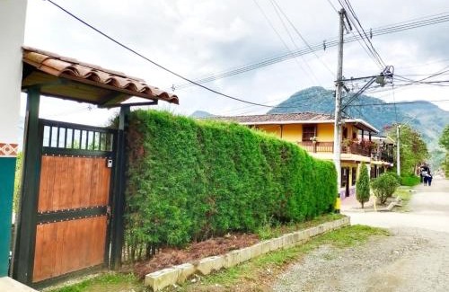 Jardin Apartment | Cozy Bird House Apartment - Pet & Child Friendly Retreat