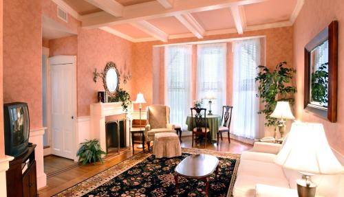 Bird In Hand Bed & Breakfast | Elegant Retreat at Bird-in-Hand Village Inn & Suites