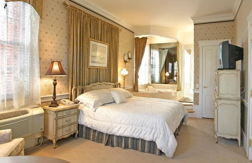Bird In Hand Bed & Breakfast | Discover Bird In Hand Village Inn & Suites with Spa and Pool
