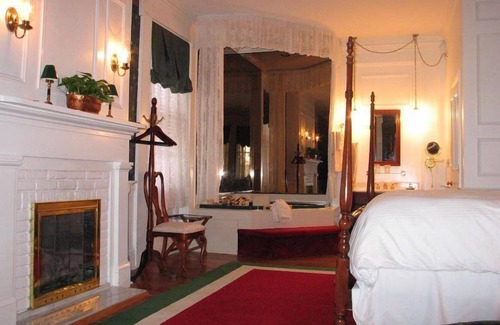 Bird In Hand Bed & Breakfast | Discover Bird In Hand Village Inn & Suites with Spa and Pool