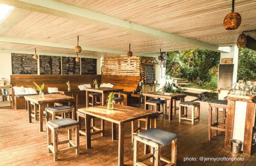 Bocas del Toro Hotel | Relax at Bird Island Bungalows with Oceanfront Views