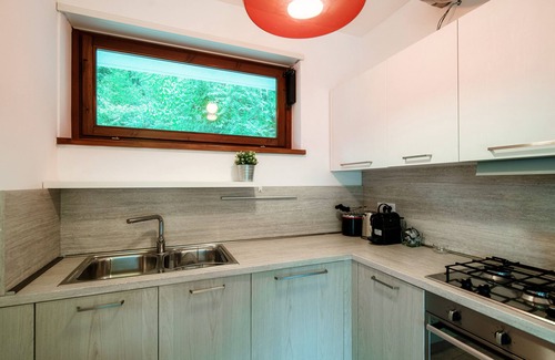 Como Apartment | Bird's Eye View: Enjoy Breakfast in a Family-Friendly Escape