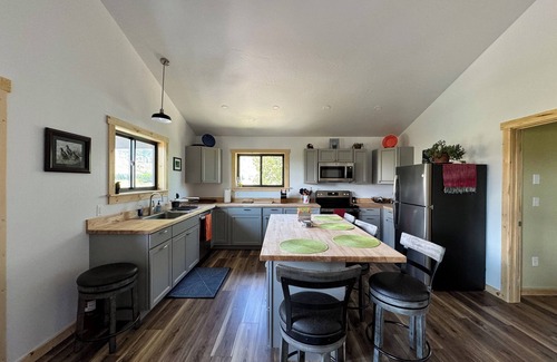 Gardiner Apartment | Bird's-Eye view of the Yellowstone River.