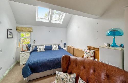 Castle Douglas House | Pet and Child Friendly Retreat at Birds Nest Hotel