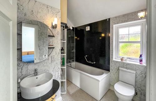 Castle Douglas House | Pet and Child Friendly Retreat at Birds Nest Hotel