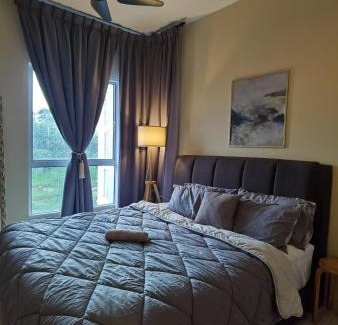 Bandar Puncak Alam House | Cozy Bird's Nest Homestay with Pool and Family Amenities