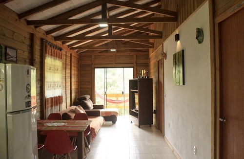 Paulo Lopes House | Bird's Rest: Cozy Retreat with Lake View & Spacious Suites