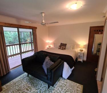 Cabbage Tree Creek House | Serene Bird Songs Getaway with Inviting Kitchen Amenities