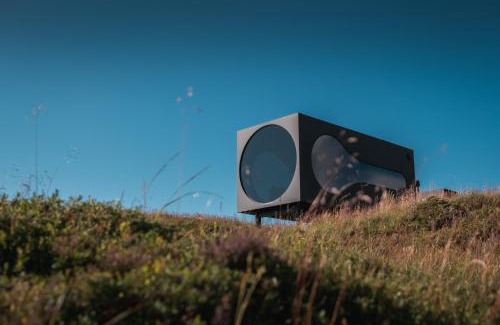 Indre Reksta Cabin | Exceptional Birdbox Reksta: Family-Friendly Retreat Awaits