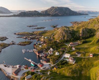 Indre Reksta Cabin | Exceptional Birdbox Reksta: Family-Friendly Retreat Awaits