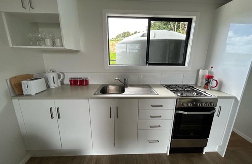 Waipu Apartment | Oceanfront Birdgrove Cottage: Guest Rated 10/10 Experience