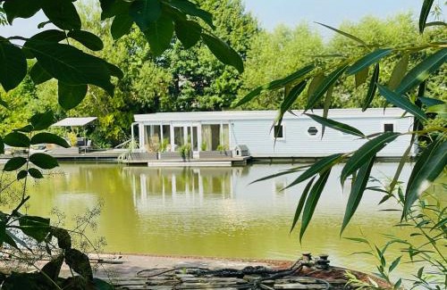 Hamelin Boat Rental | "Birdie Boat" Hausboot direkt auf der Weser