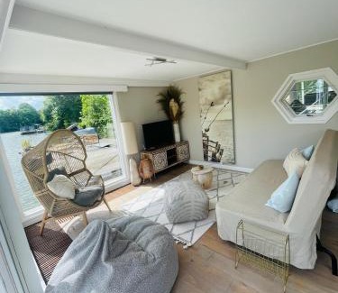 Hamelin Boat Rental | "Birdie Boat" Hausboot direkt auf der Weser