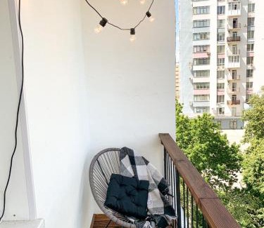 Petrovskoye Apartment | Budget-Friendly Birdie Home Near Nauky Metro - Pet & Child Friendly
