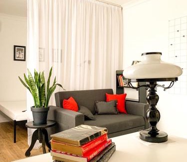 Petrovskoye Apartment | Budget-Friendly Birdie Home Near Nauky Metro - Pet & Child Friendly