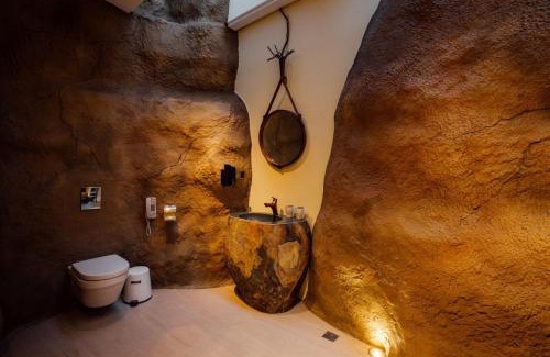 Beitun District Hotel | Comfort at Birdman Motel: Breakfast & Hot Tub Included