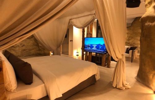 Beitun District Hotel | Comfort at Birdman Motel: Breakfast & Hot Tub Included