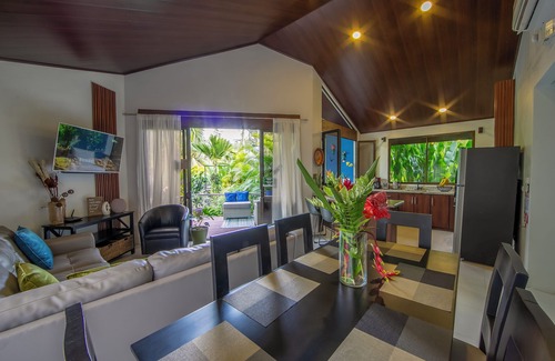 Penas Blancas Ski Chalet | Relaxing Retreat: Comfy Beds, Private Jacuzzi & Shared Pool