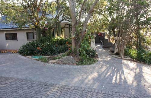 Nelspruit Apartment | Experience Birds Babble Guest House: Ocean Views & Spa