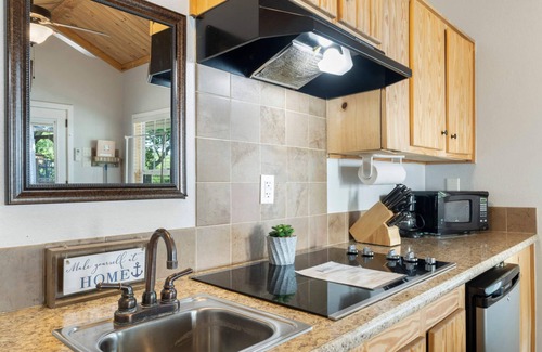 Sperry Cottage | Pet-Friendly Studio with Lake View at Skiatook Cove
