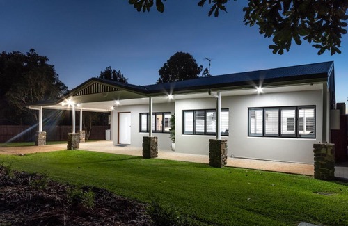 Yungaburra House | Relax at Birds 'n' Bloom Cottages - 5 Star Family Retreat