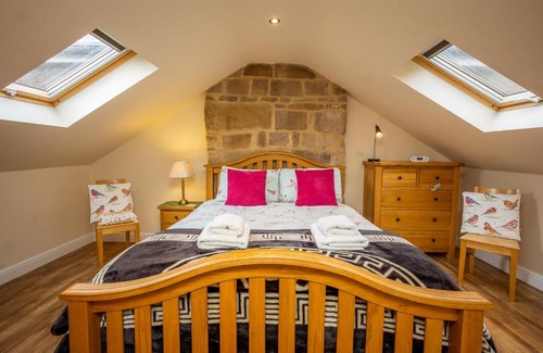 Matlock Apartment | Birds Nest: Romantic Getaway with Breathtaking Views