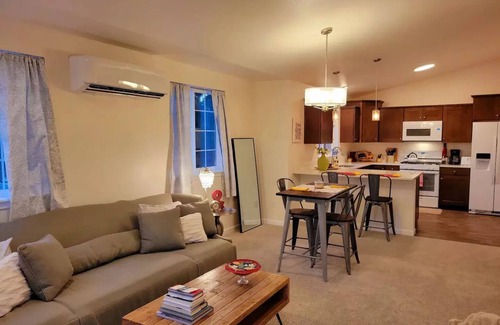Redmond House | Prime Birdsnest Rest: Walk to Dining & Breweries in Redmond