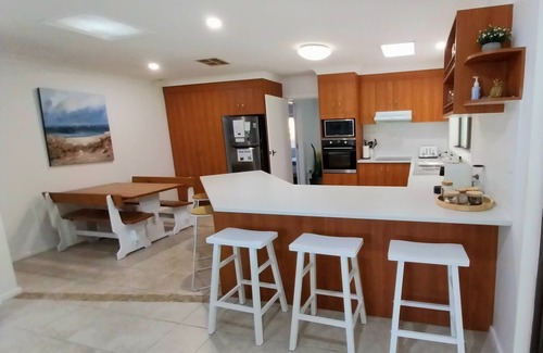 Woolgoolga House | Birdsong: Family-Friendly Hotel with Perfect 10 Rating