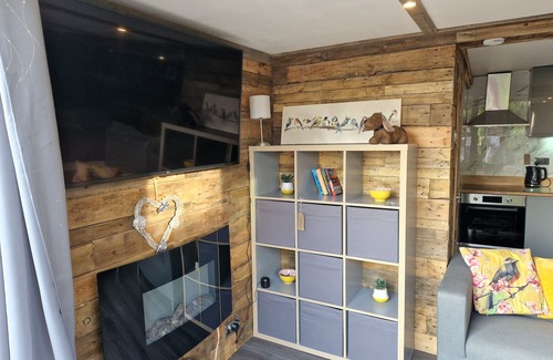 Mablethorpe House | Birdsong Lodge: Pet-Friendly Retreat with Top Guest Ratings