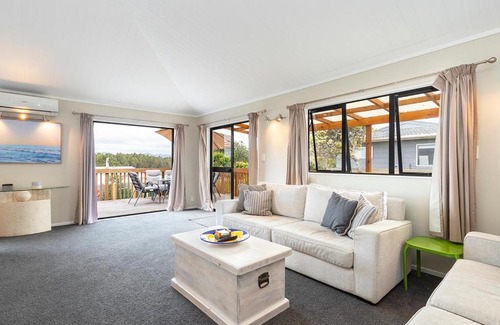 Omaha House | Birdsong - Family-Friendly Omaha Holiday Home Awaits You